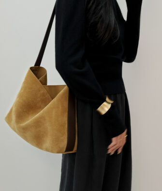 Large-Capacity Commuter Tote Bag (Shoulder/Crossbody) – Top-Grain Suede – DB1223