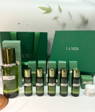 [Gift Box & Gift Bag] La Mer The Treatment Lotion 150ml Set includes 5 x 30ml Treatment Lotions and 1 x 7ml Classic Cream + Gift Box & Gift Bag