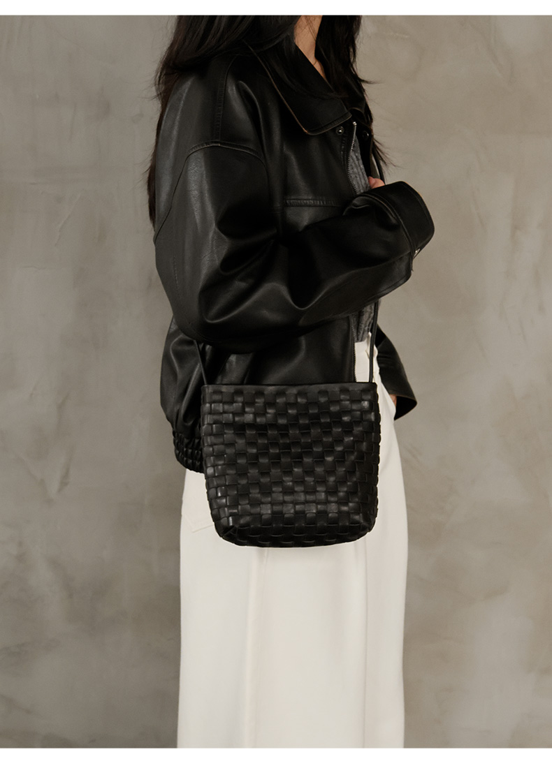 Hand-woven Small Crossbody Bag – Minimalist & Versatile Women's Phone Bag (Top-Grain Cowhide) – DB1240 - 图片 3