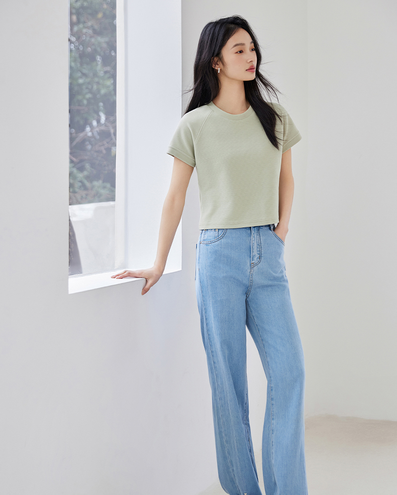 Women's Light-Wash Slim-Fit Straight-Leg Jeans – New Season Commuter Style, Loose Wide-Leg Cut with Slit Detail for a Slimming Look - 图片 5