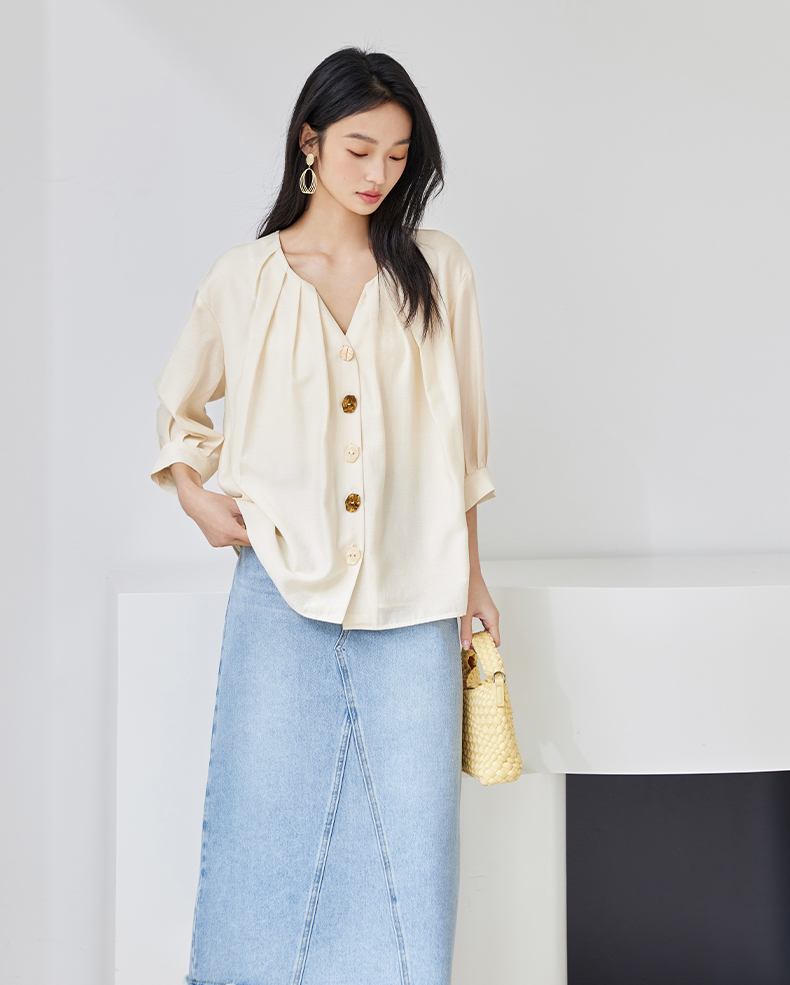 IC Cream-White V-Neck Short-Sleeve Shirt – Slim-Fit, Collarbone-Revealing Design (New Summer Cropped Style) - 图片 4