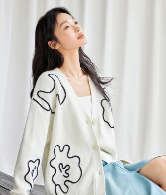 IC Women's New Knit Cardigan: High-end, minimalist, and artistic, featuring a color-block line design and embroidery.