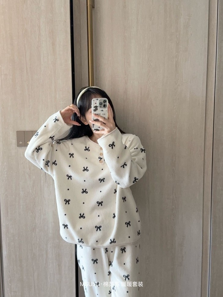 MSUSU Cozy Loungewear Set—the dreamy loungewear everyone keeps asking about! Once you put it on, you won't want to take it off, thanks to the "impossibly soft" Cloud-Soft fleece fabric.
