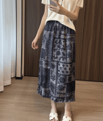 Textured Mulberry Silk Xiangyunsha Skirt—exuding an Oriental poetic charm that is both elegant and luxurious. It embodies the innate beauty of the Chinese woman. [Ships in 5–7 days]